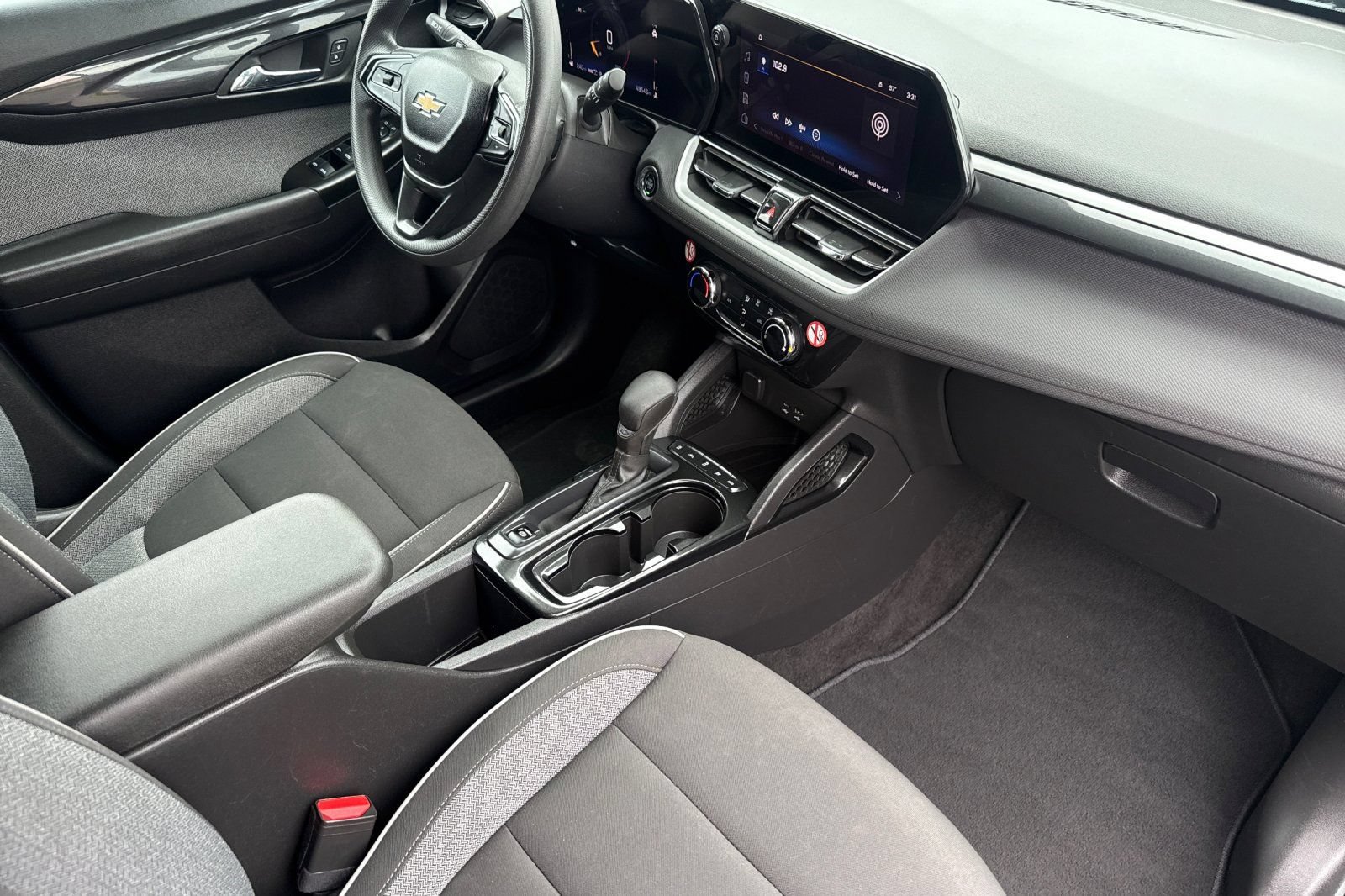 Used 2025 Chevrolet TrailBlazer LT AWD/4WD image 18