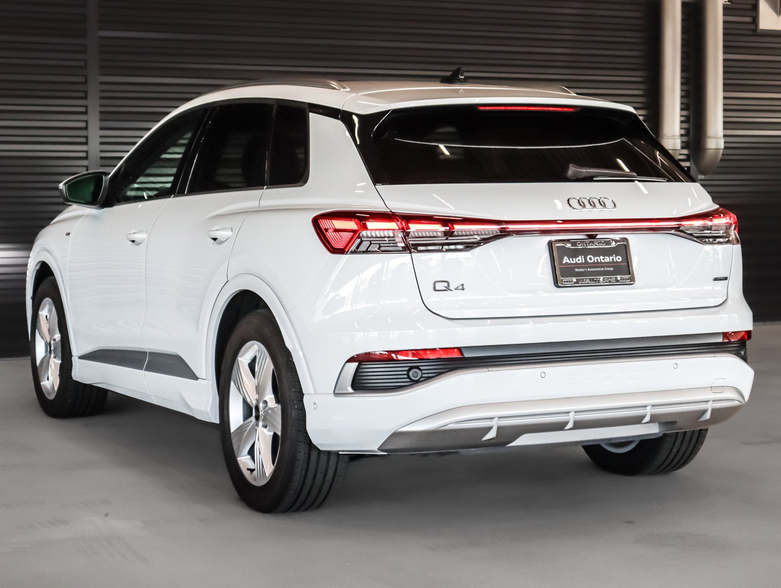 Used 2024 Audi Q4 e-tron Premium Plus w/ Premium Plus image 2