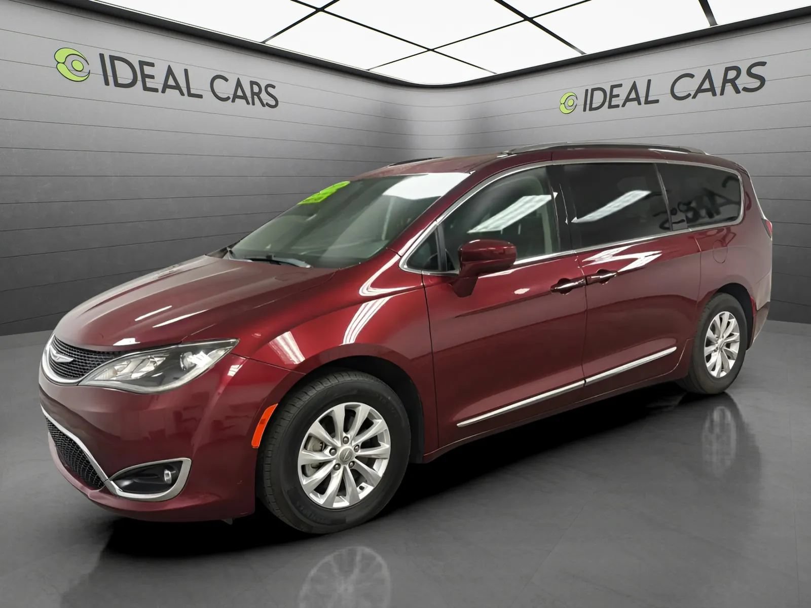 Used 2019 Chrysler Pacifica Touring-L FWD image 1