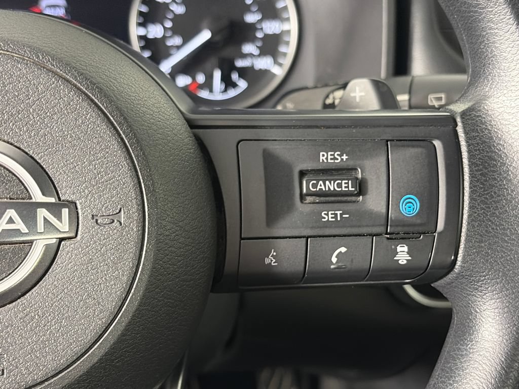 Used 2024 Nissan Rogue SV AWD/4WD image 18