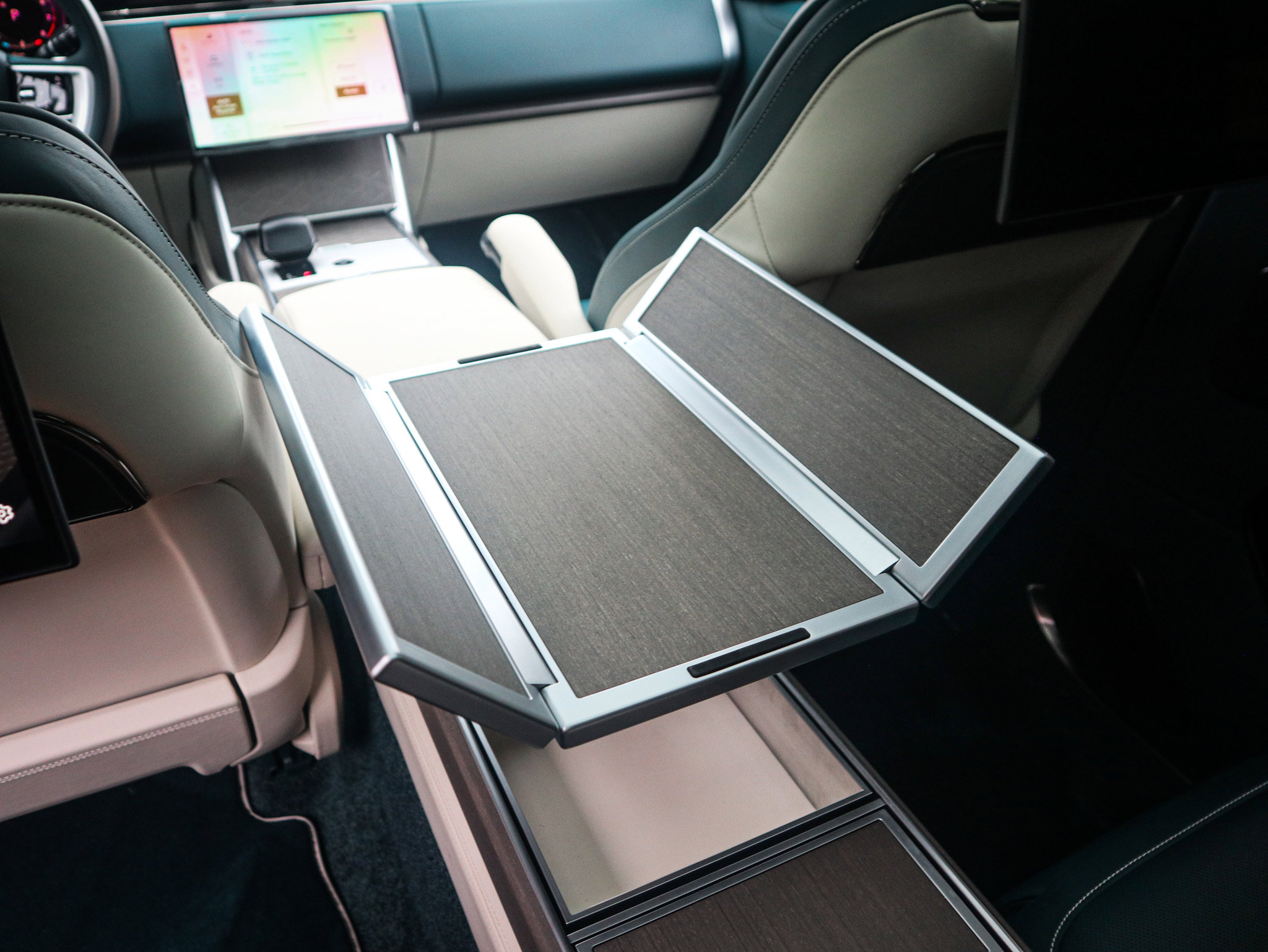 Used 2025 Land Rover Range Rover SV image 42