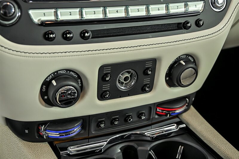 Used 2015 Rolls-Royce Wraith RWD image 33