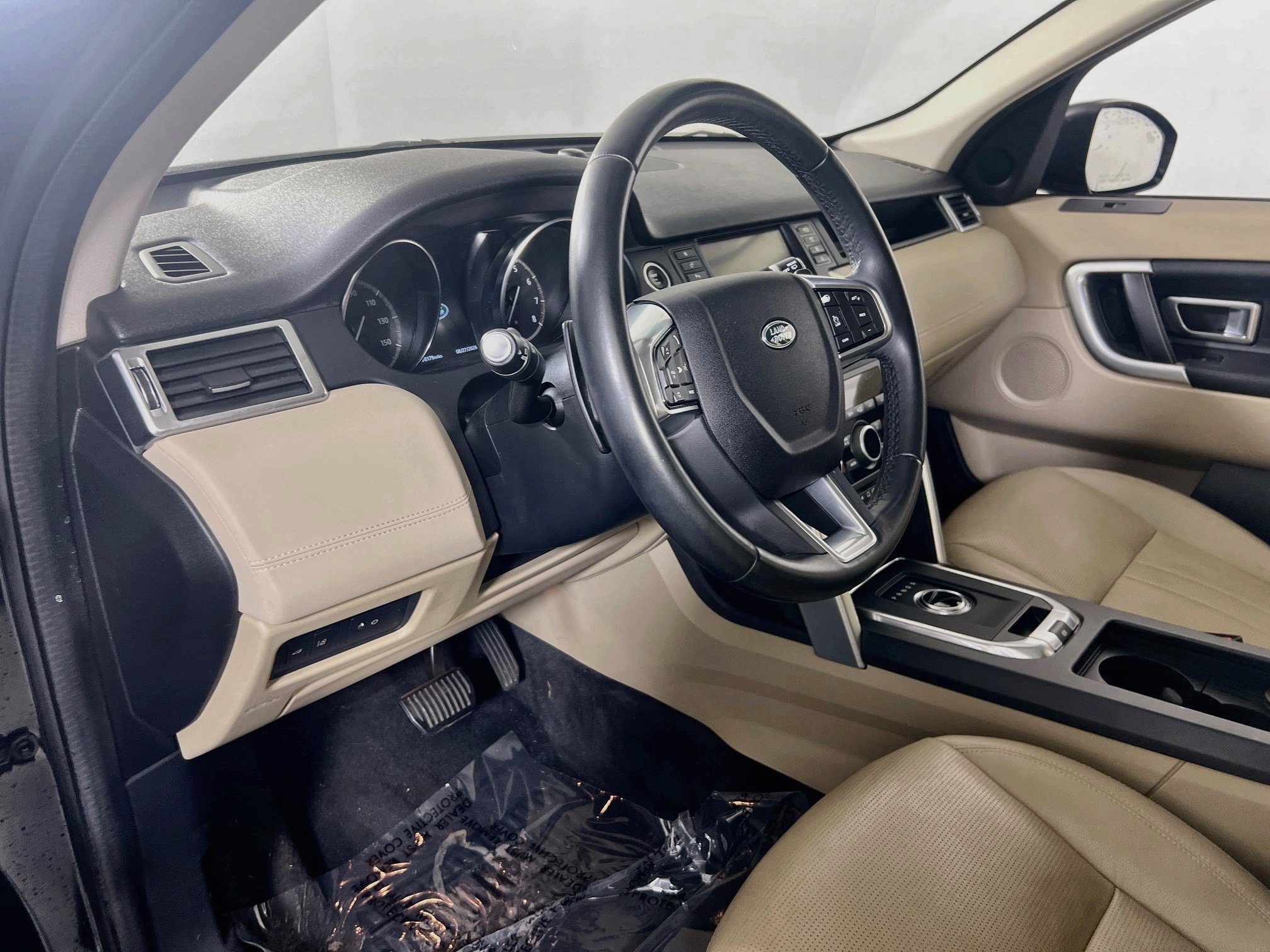 Used 2019 Land Rover Discovery Sport HSE AWD/4WD image 9