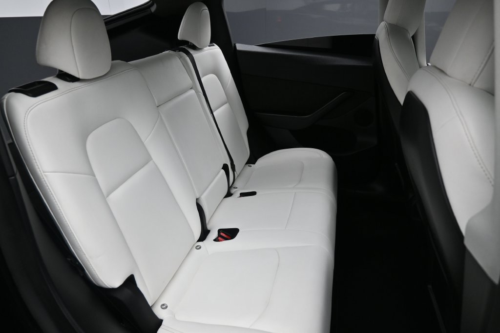 Used 2022 Tesla Model Y Performance AWD/4WD image 27