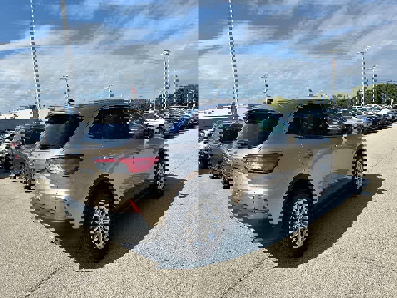 Used 2020 Ford Escape SE image 13