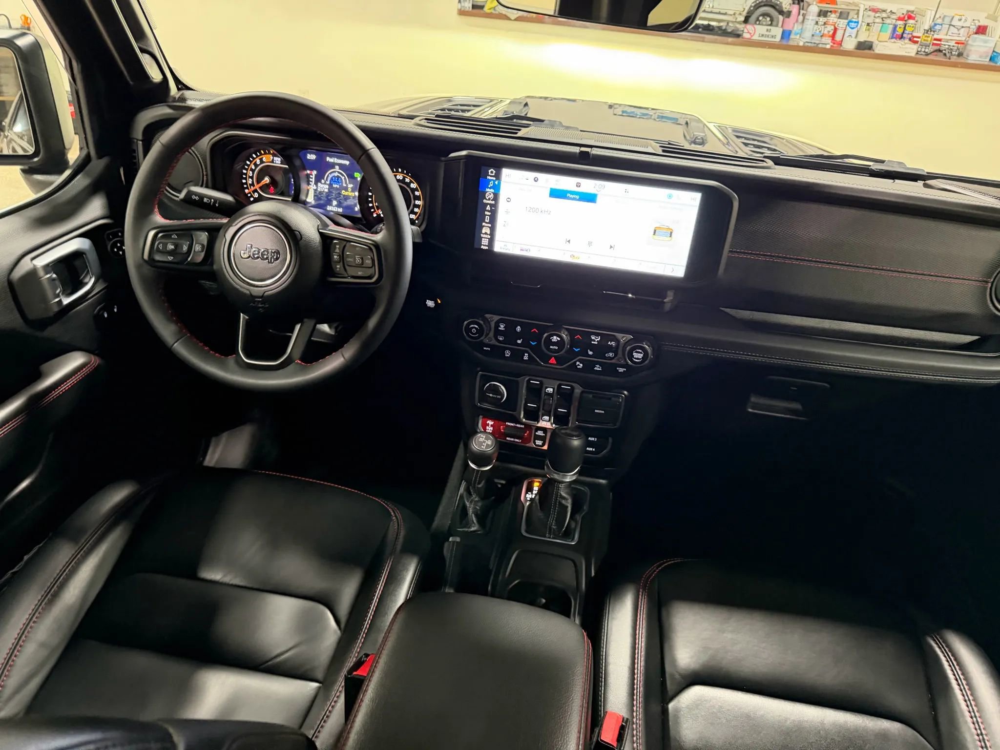 Used 2024 Jeep Wrangler Unlimited Rubicon image 59