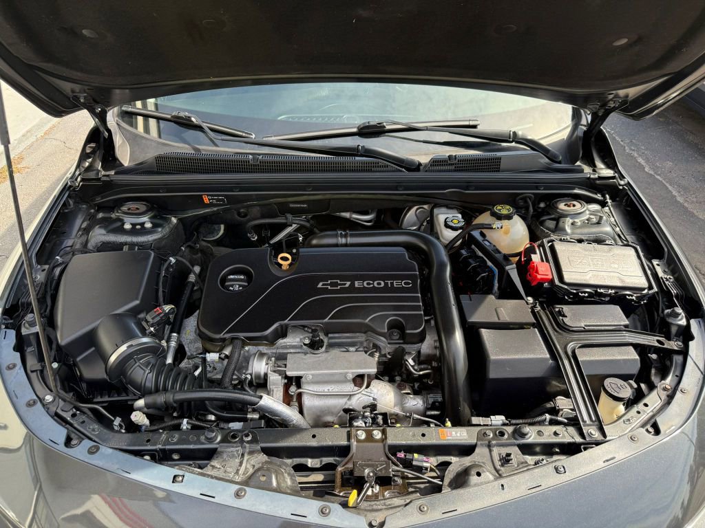 Used 2017 Chevrolet Malibu LT image 32