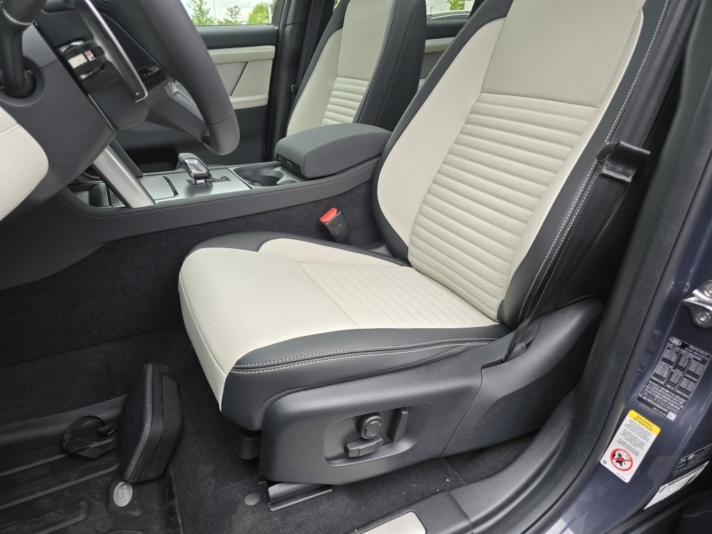 New 2025 Land Rover Discovery Sport Dynamic SE image 29