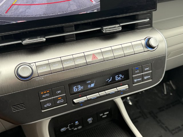 Used 2025 Hyundai Kona SEL AWD/4WD image 23