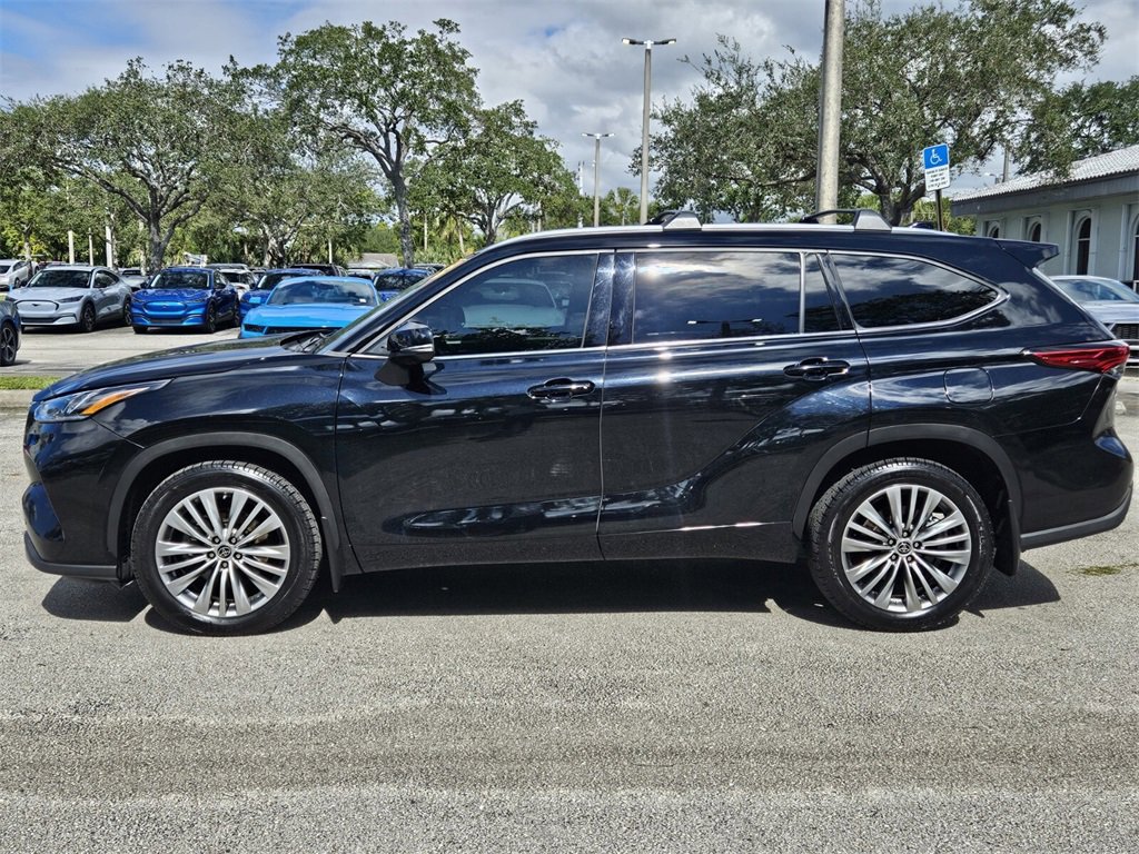 Used 2022 Toyota Highlander Platinum video 2