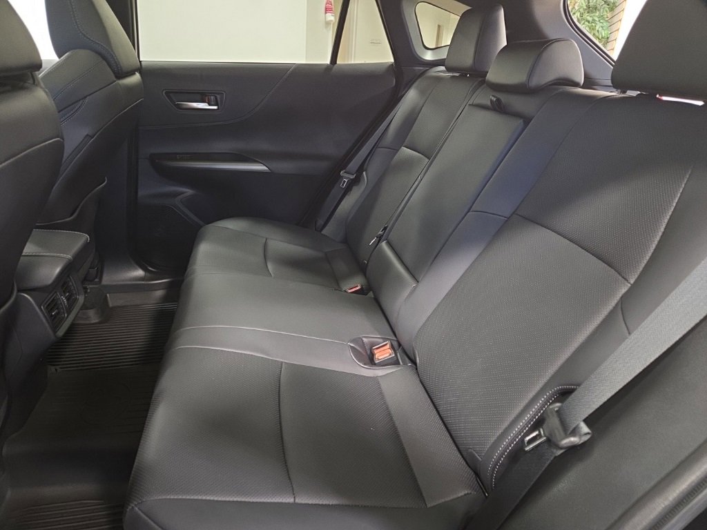 Used 2023 Toyota Venza Limited image 14