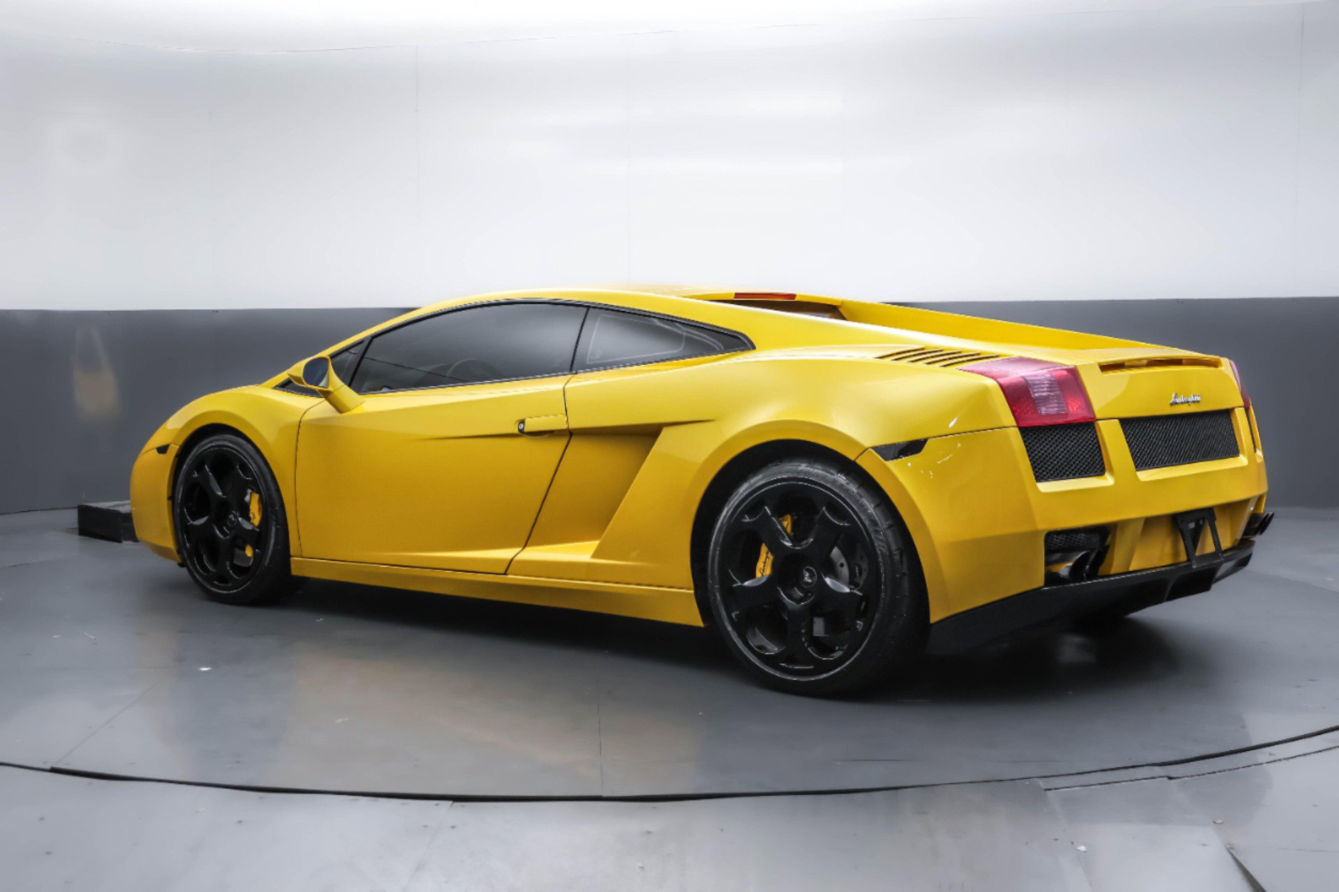 Used 2004 Lamborghini Gallardo image 3