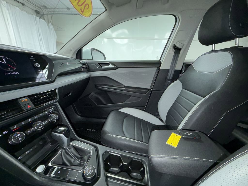 Used 2024 Volkswagen Taos SEL image 21