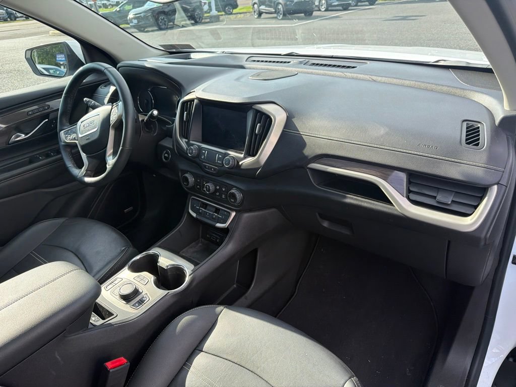 Used 2024 GMC Terrain Denali w/ Denali Premium Package AWD/4WD image 17