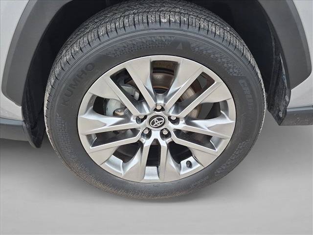Used 2020 Toyota RAV4 XLE Premium FWD image 22