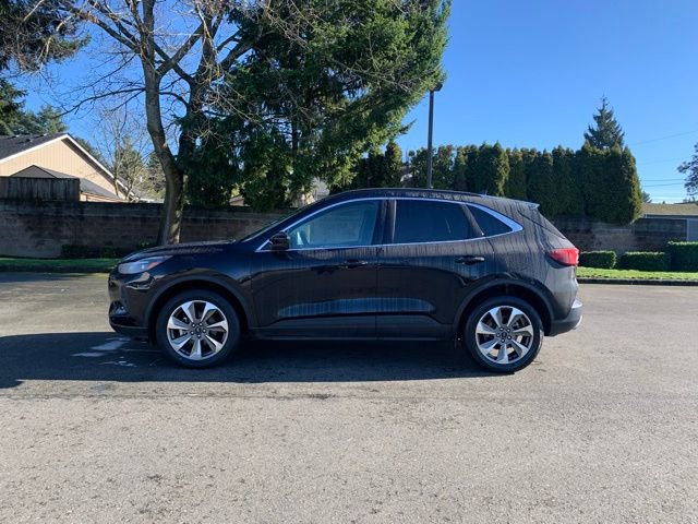 Used 2024 Ford Escape Platinum AWD/4WD image 2