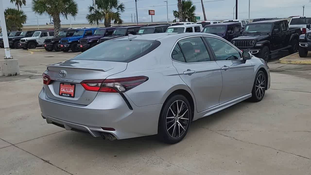 Used 2023 Toyota Camry SE FWD image 8