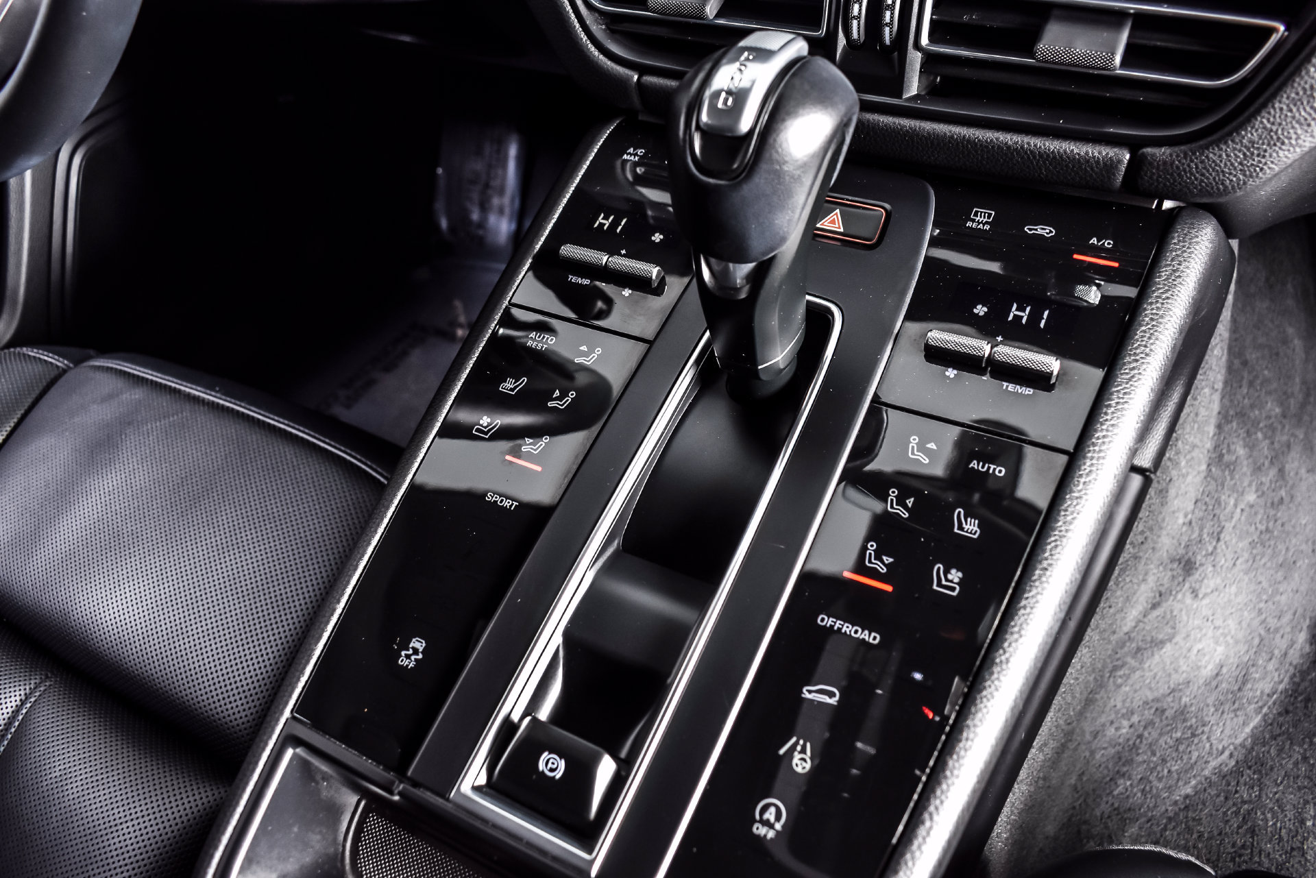 Used 2023 Porsche Macan AWD/4WD image 26