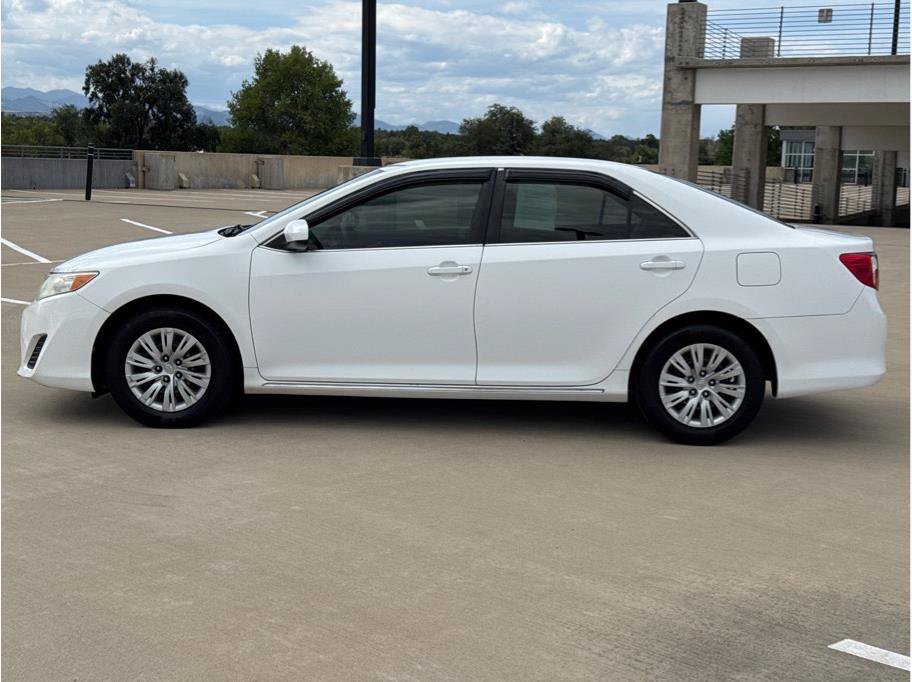 Used 2012 Toyota Camry LE FWD image 4