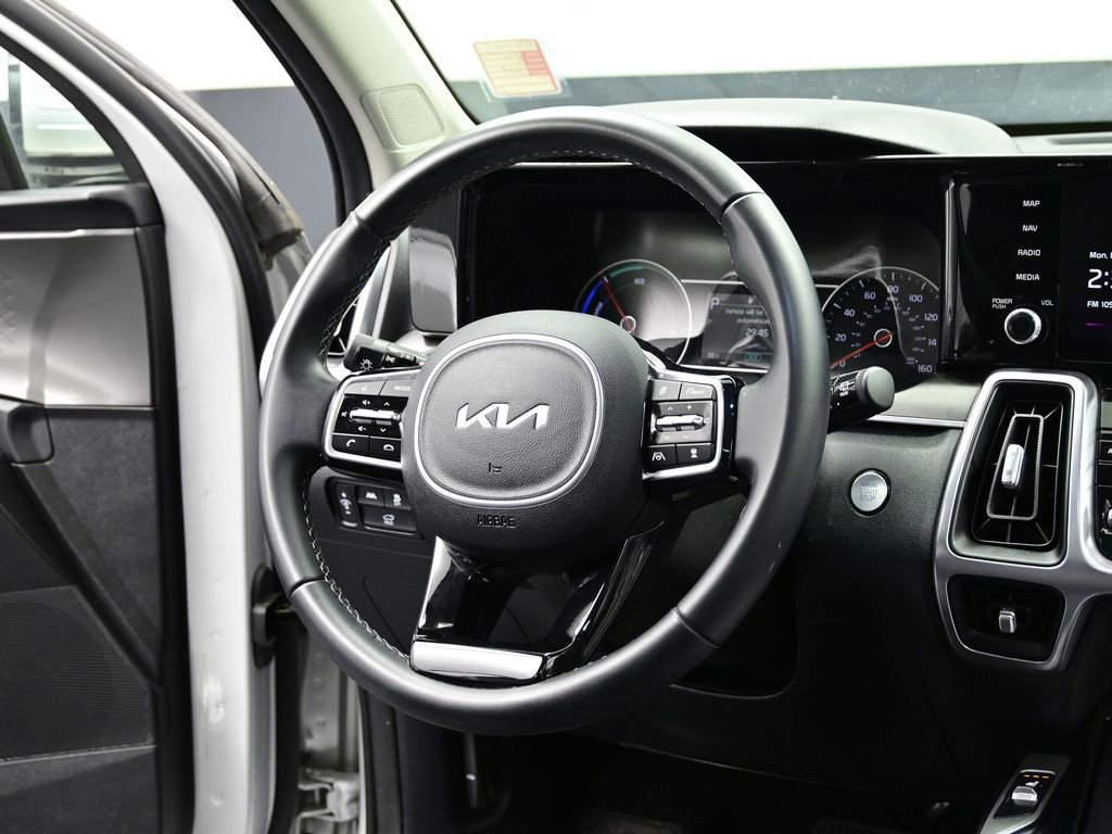 Used 2024 Kia Sorento EX w/ Panoramic Sunroof Package image 4