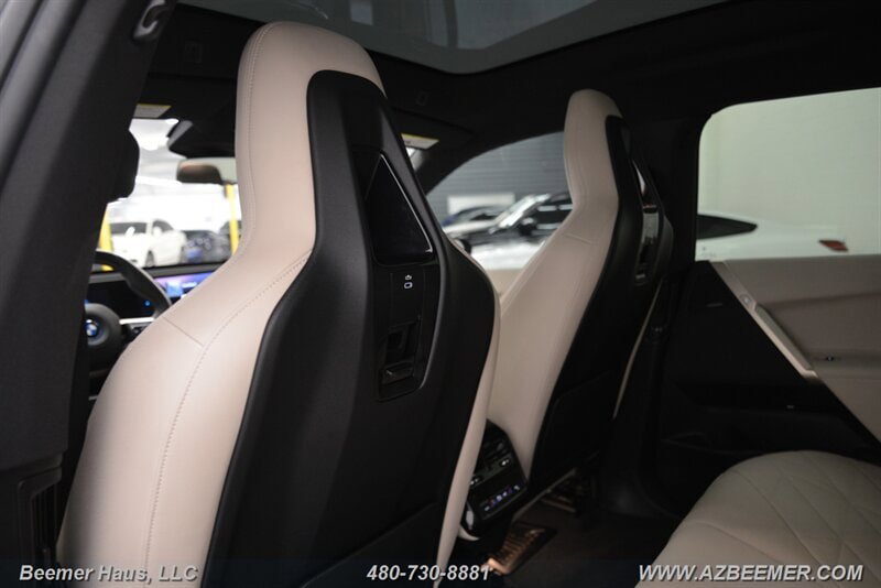Used 2024 BMW iX xDrive50 w/ Sport Package AWD/4WD image 25