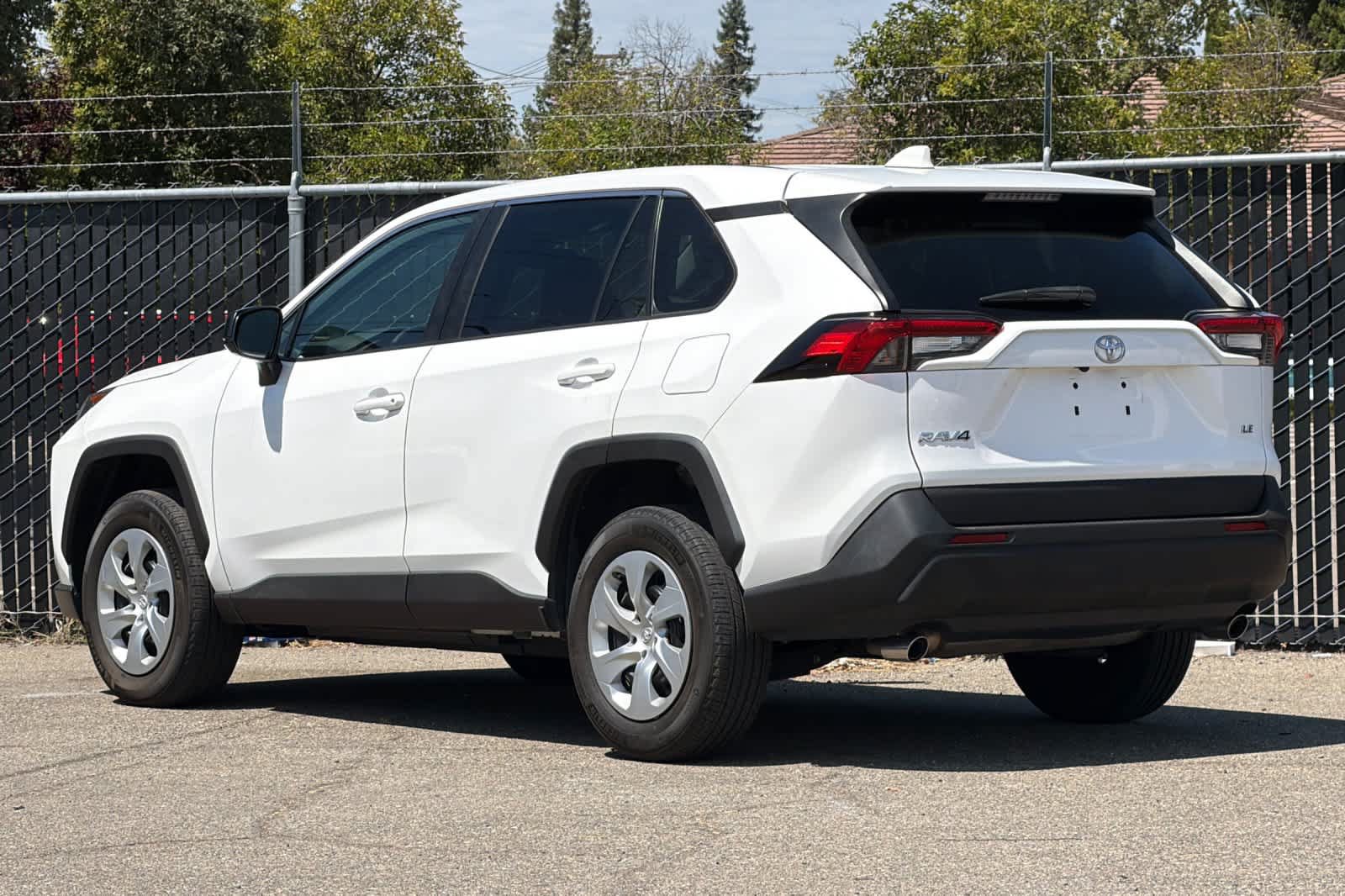 Certified 2022 Toyota RAV4 LE FWD image 5