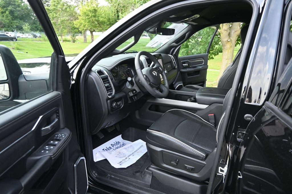 Used 2025 RAM 2500 Laramie AWD/4WD image 30