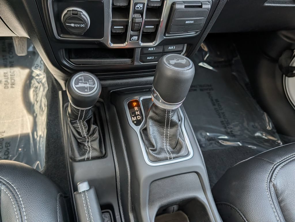 Used 2023 Jeep Wrangler Unlimited Sahara w/ Cold Weather Group AWD/4WD image 21