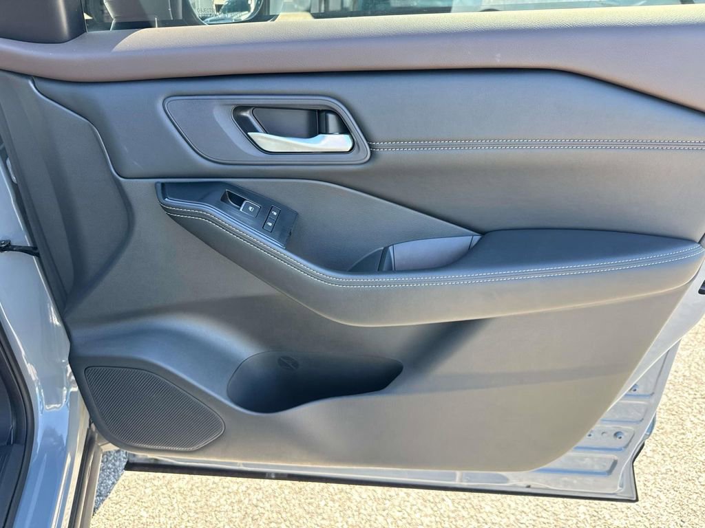 Used 2023 Nissan Rogue SL image 23