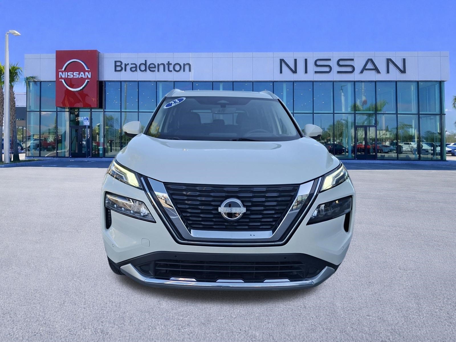 Certified 2023 Nissan Rogue Platinum w/ Platinum Premium Package FWD image 2