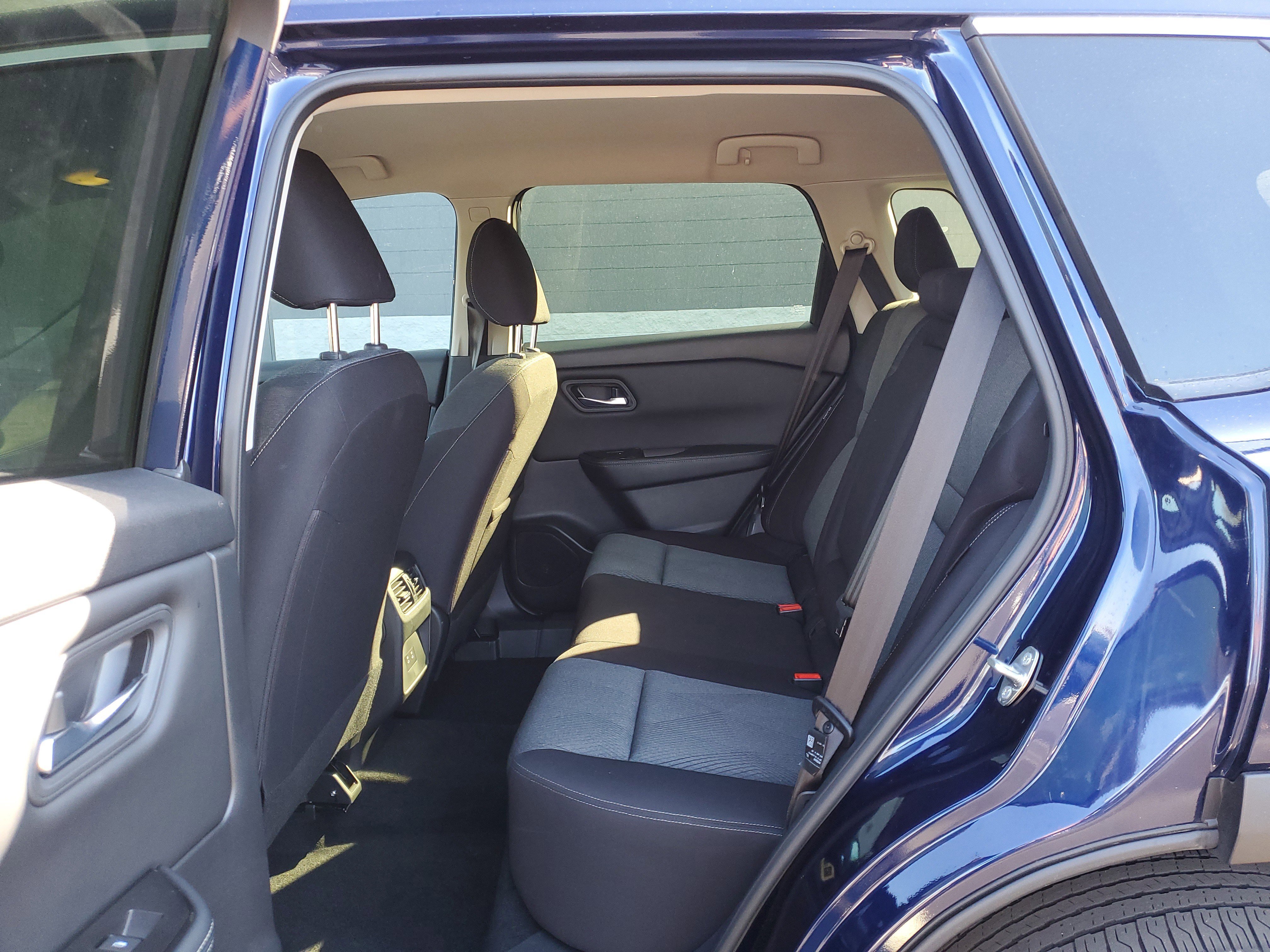 Used 2024 Nissan Rogue SV image 8