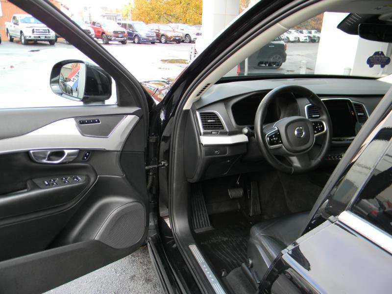 Used 2023 Volvo XC90 B5 Core w/ Protection Package Premier AWD/4WD image 16
