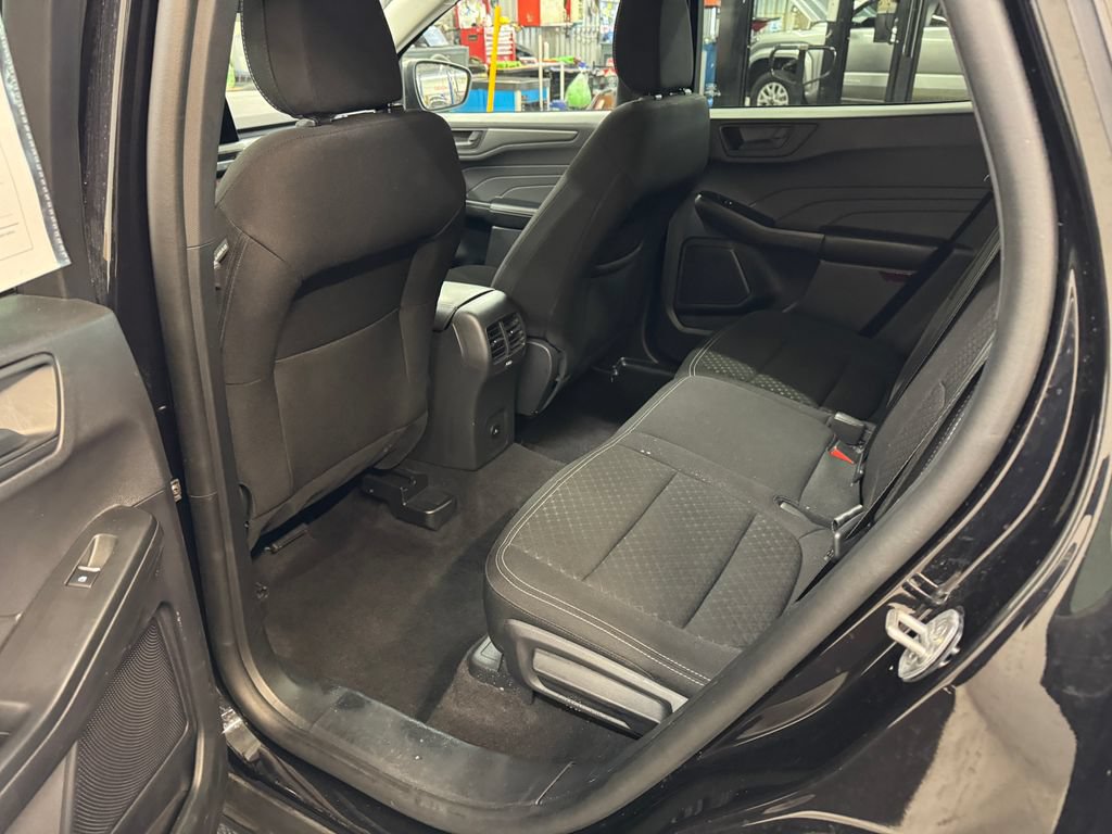 Used 2025 Ford Escape Active AWD/4WD image 17