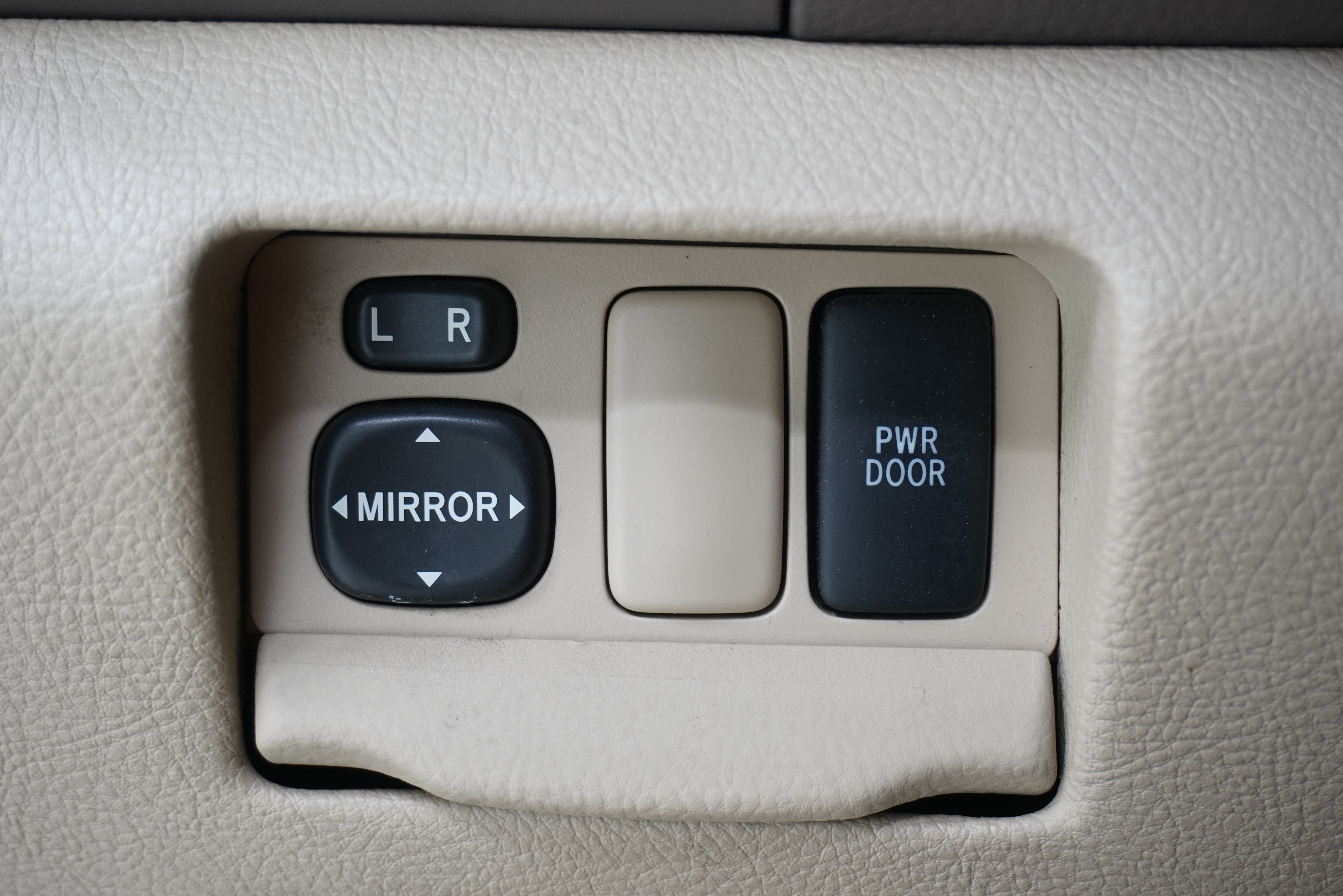 Used 2005 Lexus RX 330 FWD image 16