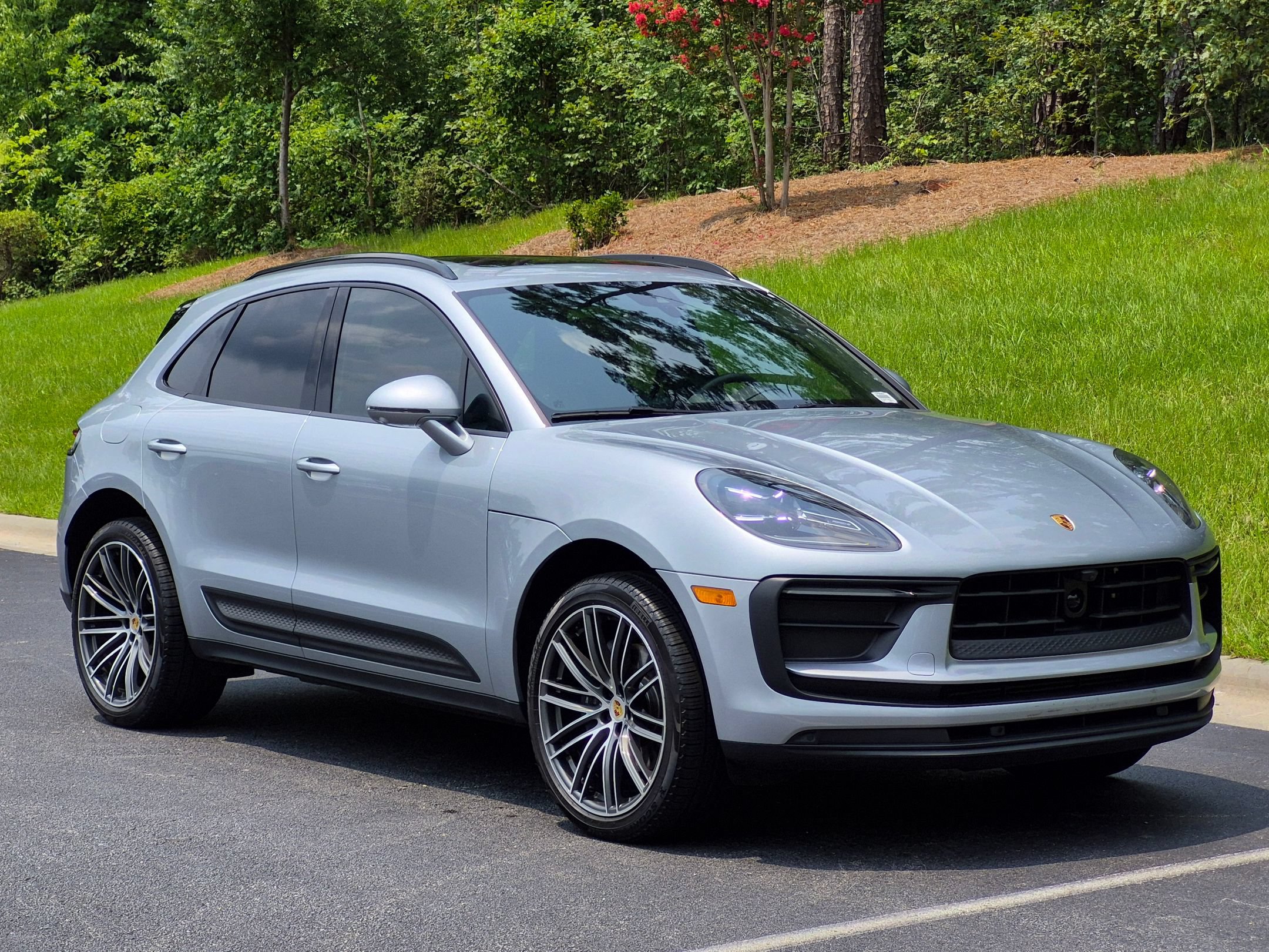 Certified 2026 Porsche Macan AWD/4WD image 32