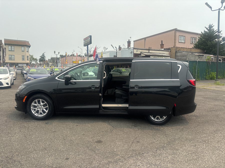 Used 2020 Chrysler Voyager Lxi FWD image 5