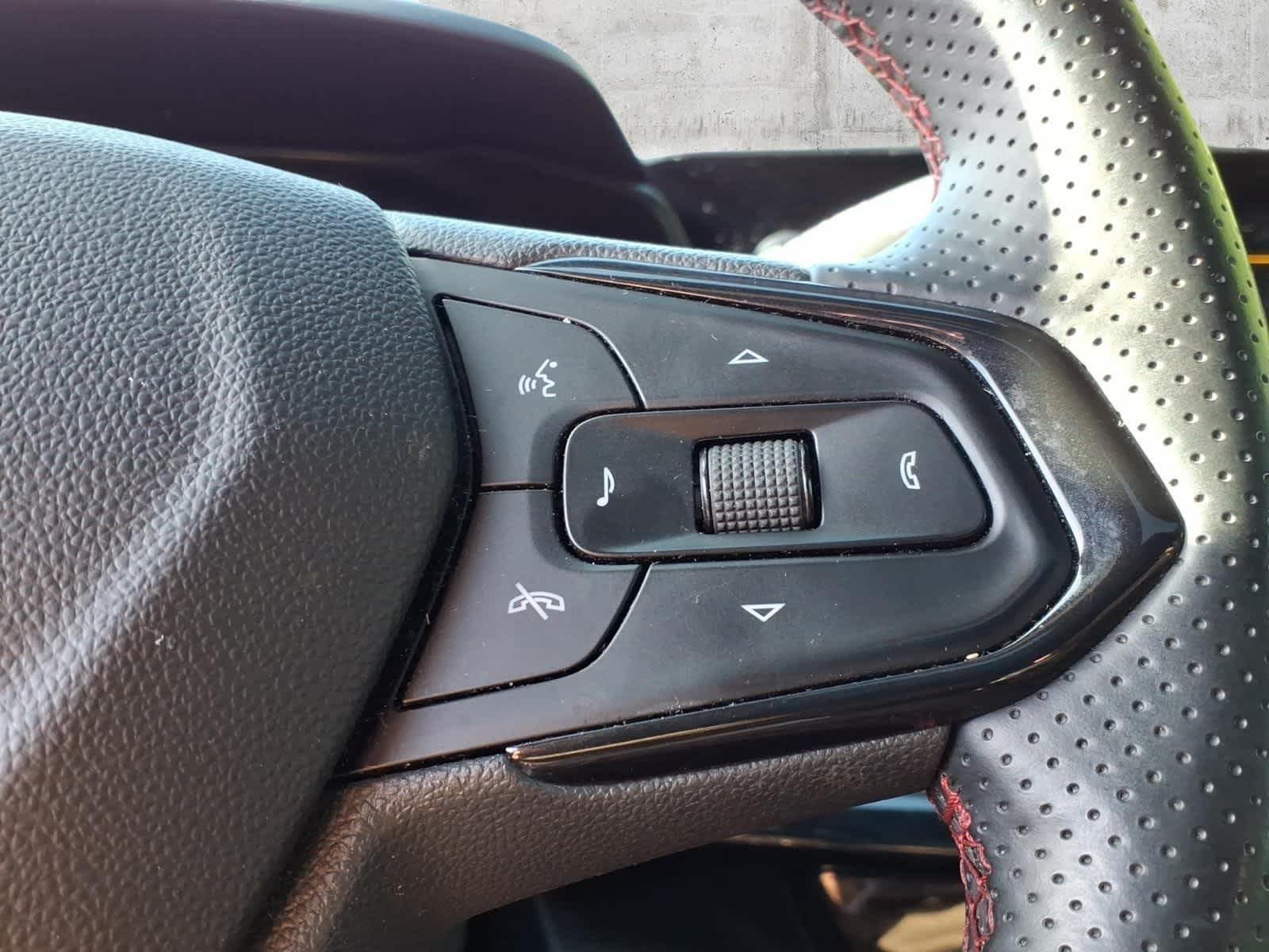 Used 2024 Chevrolet Trax RS w/ Sunroof Package FWD image 20