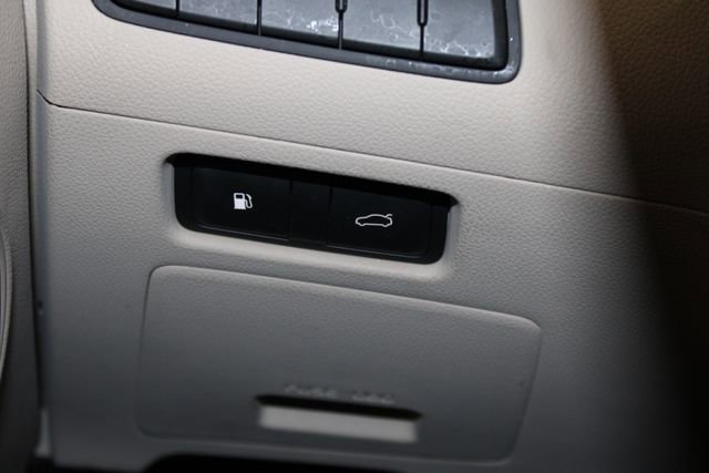 Used 2016 Kia Cadenza Premium image 22