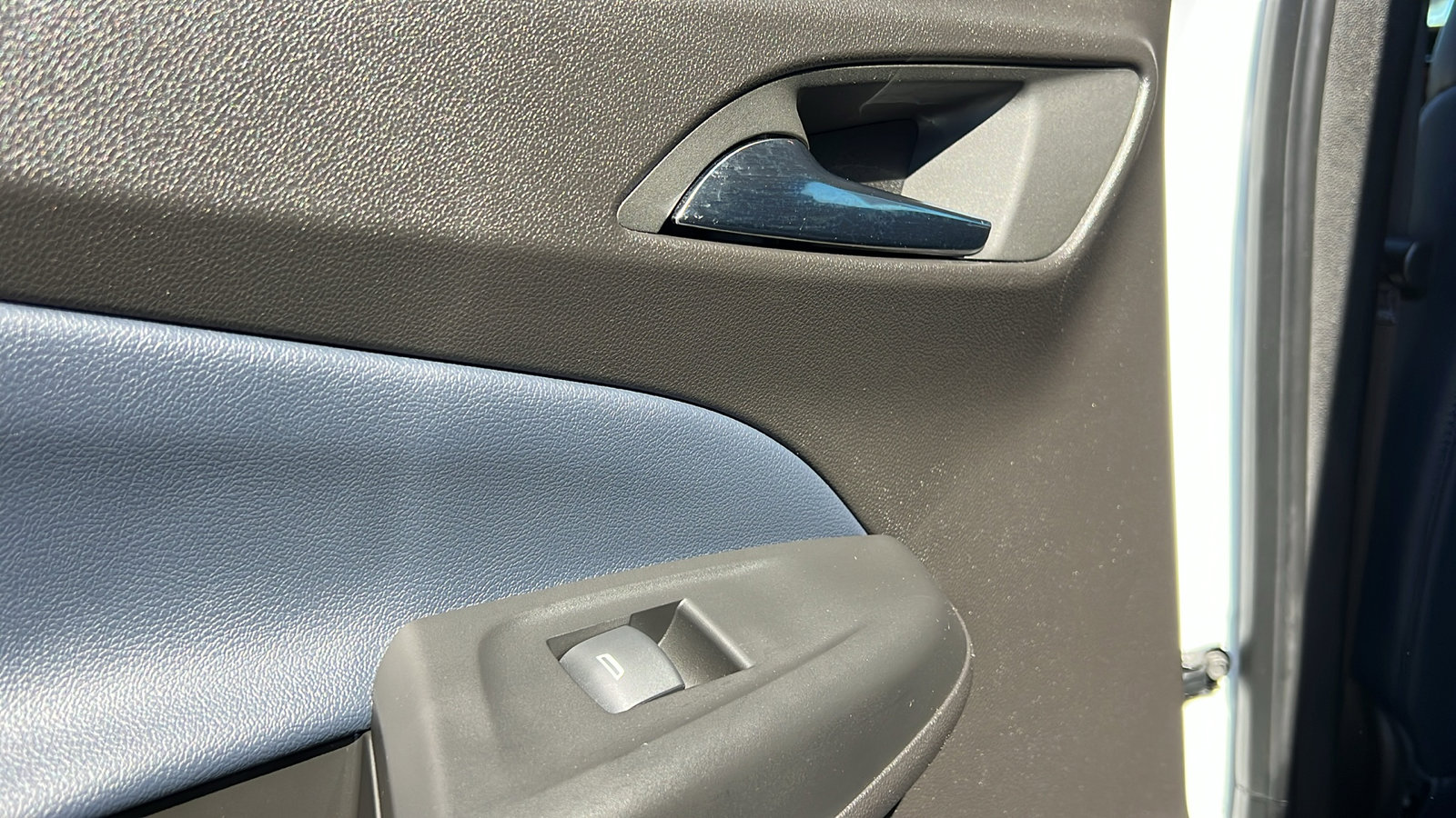 Certified 2023 Chevrolet Bolt EUV LT w/ Convenience Package image 12