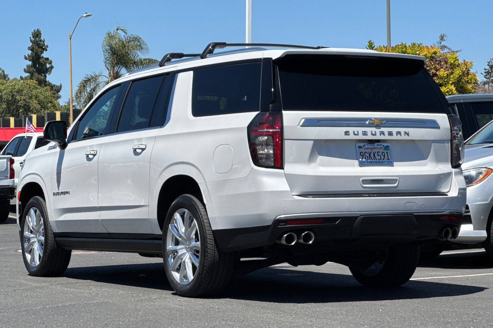 Used 2023 Chevrolet Suburban High Country w/ LPO, Illumination Package AWD/4WD image 6