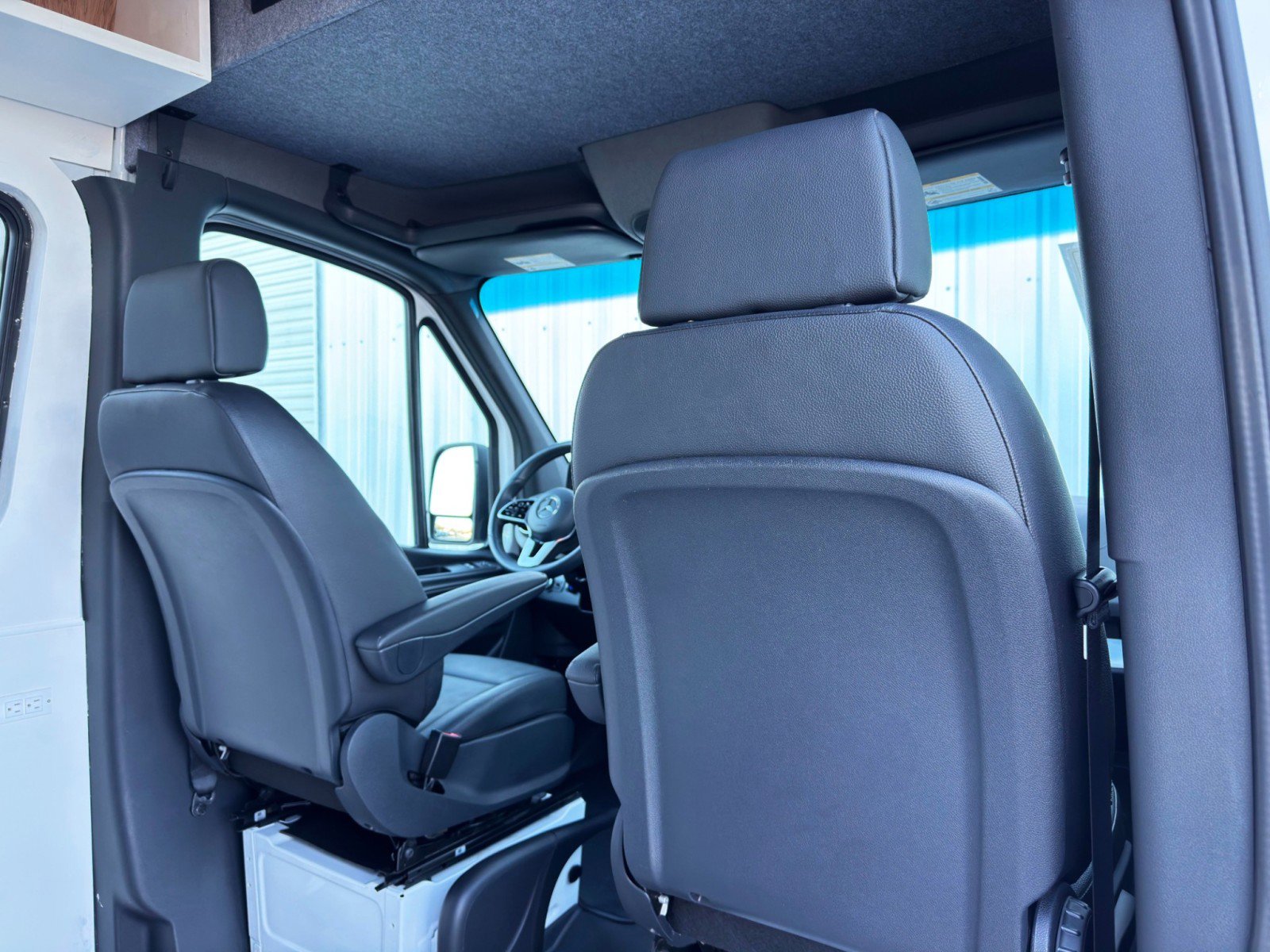 Used 2021 Mercedes-Benz Sprinter 2500 w/ Premium Plus Package image 32