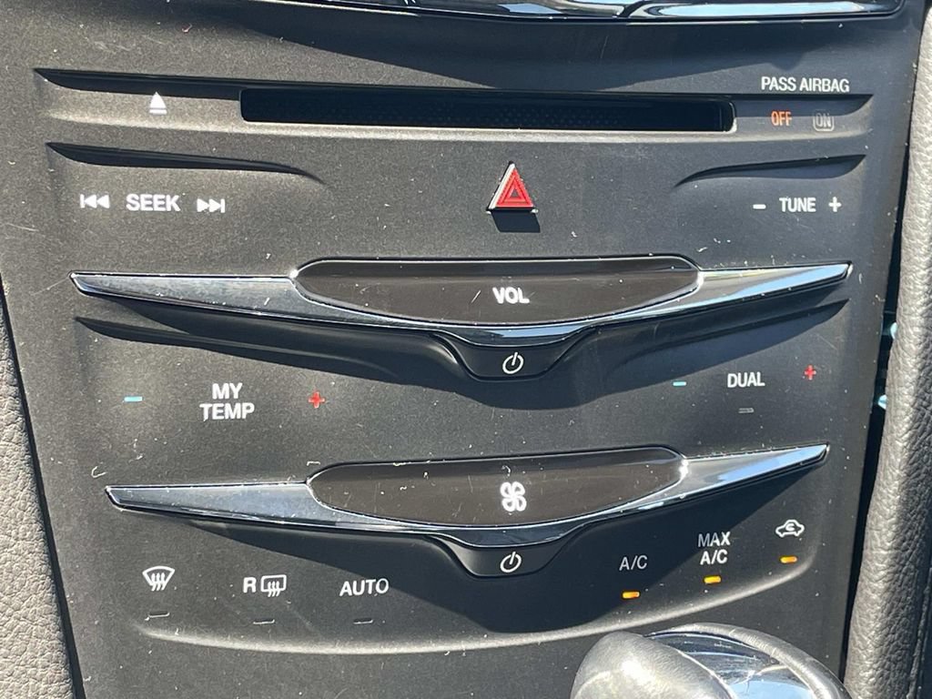 Used 2019 Lincoln MKT AWD image 23