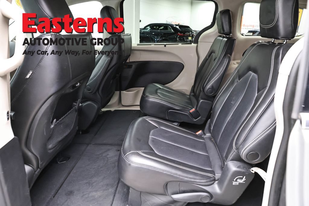 Used 2023 Chrysler Pacifica Touring-L FWD image 22