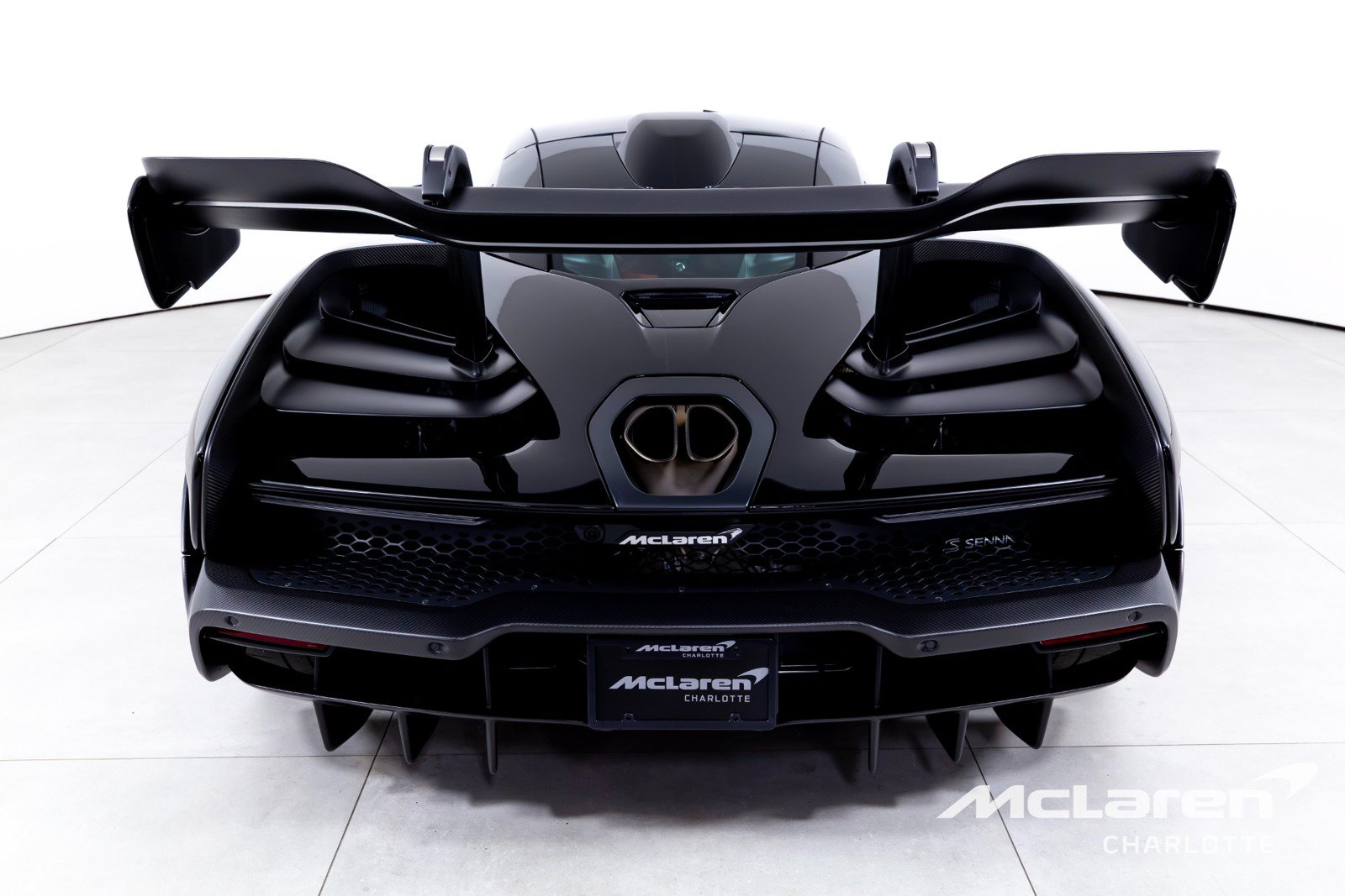 Used 2019 McLaren Senna RWD image 8