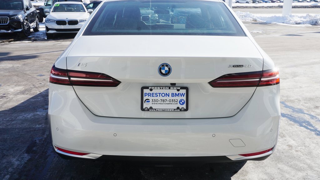 New 2026 BMW i5 eDrive40 image 4