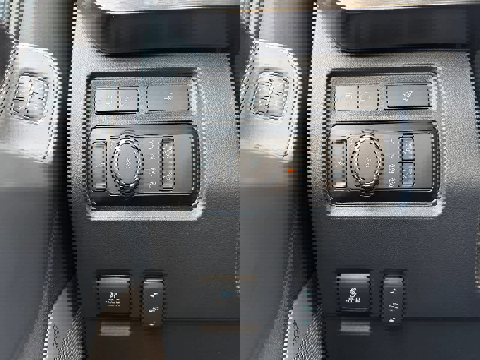 Used 2023 Ford F350 Lariat w/ FX4 Off-Road Package image 28