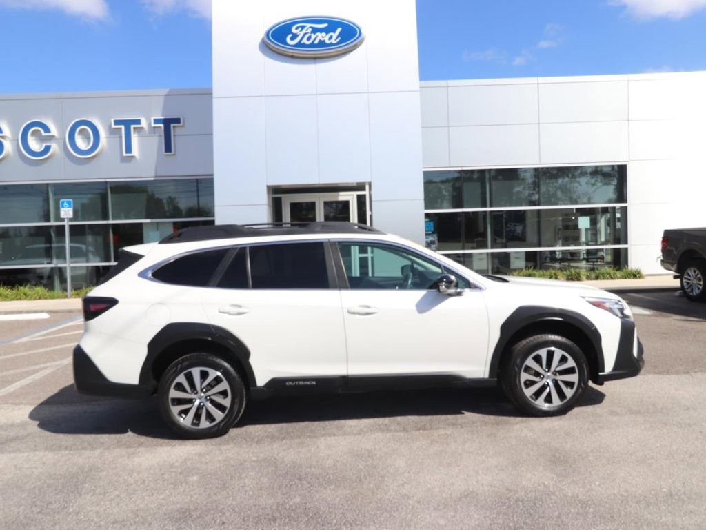 Used 2023 Subaru Outback Premium image 15