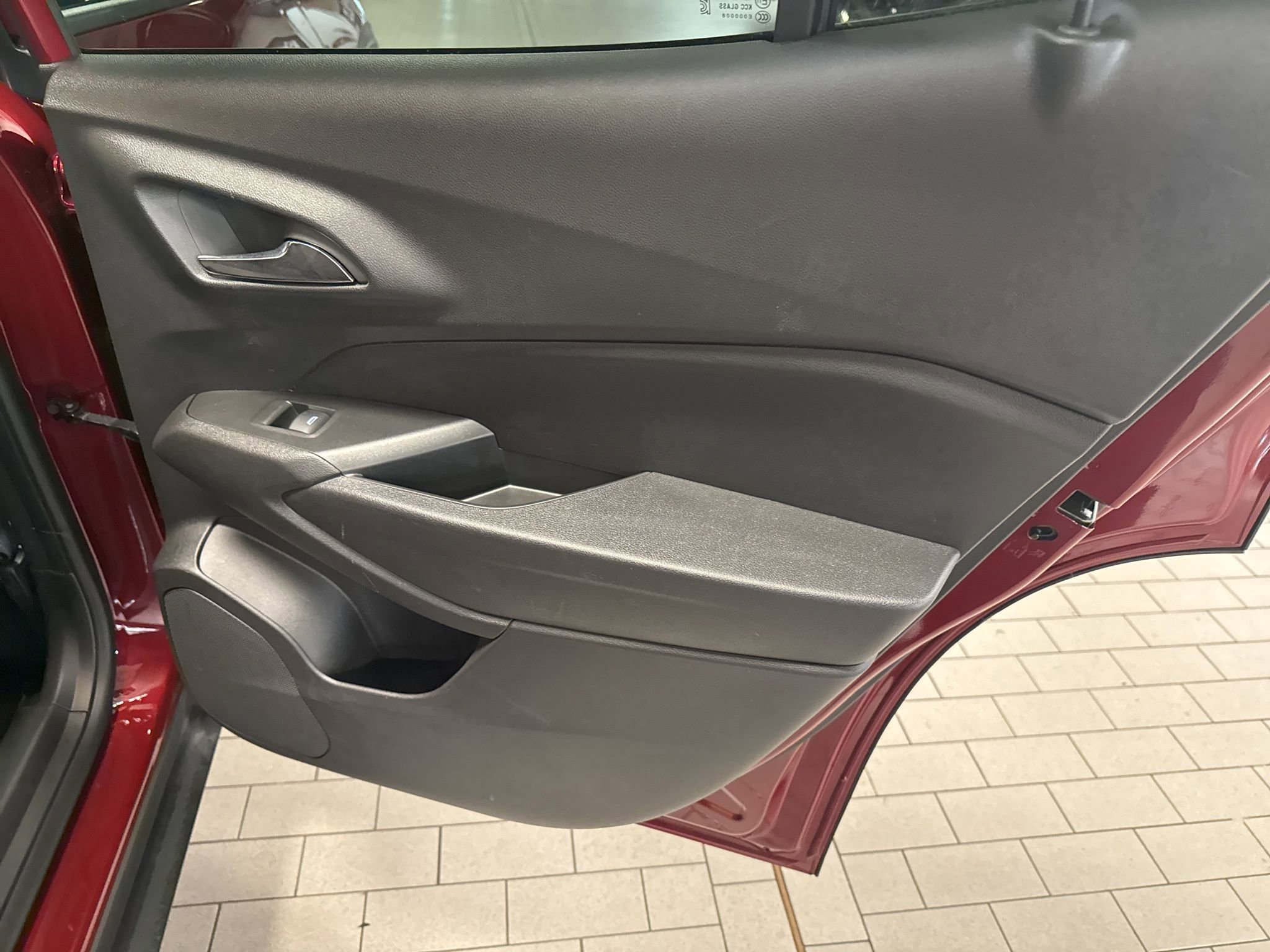 Used 2025 Chevrolet Trax LT w/ LT Convenience Package image 17