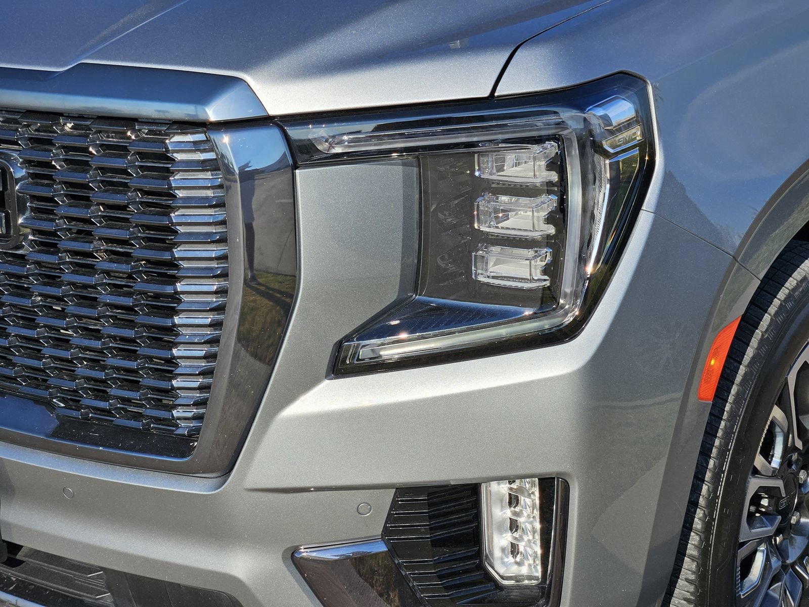 Used 2024 GMC Yukon Denali Ultimate AWD/4WD image 11