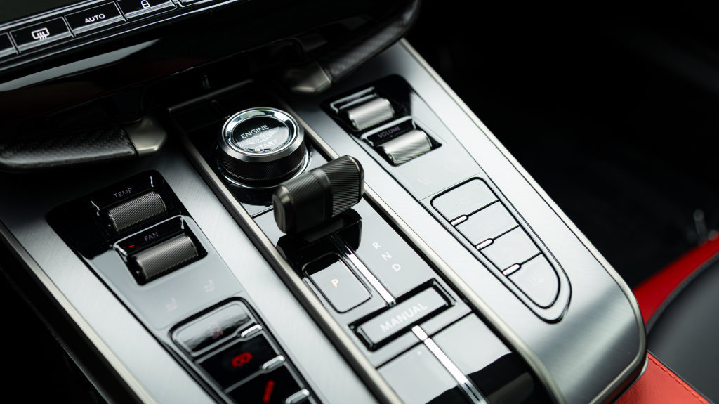Used 2025 Aston Martin Vanquish RWD image 17